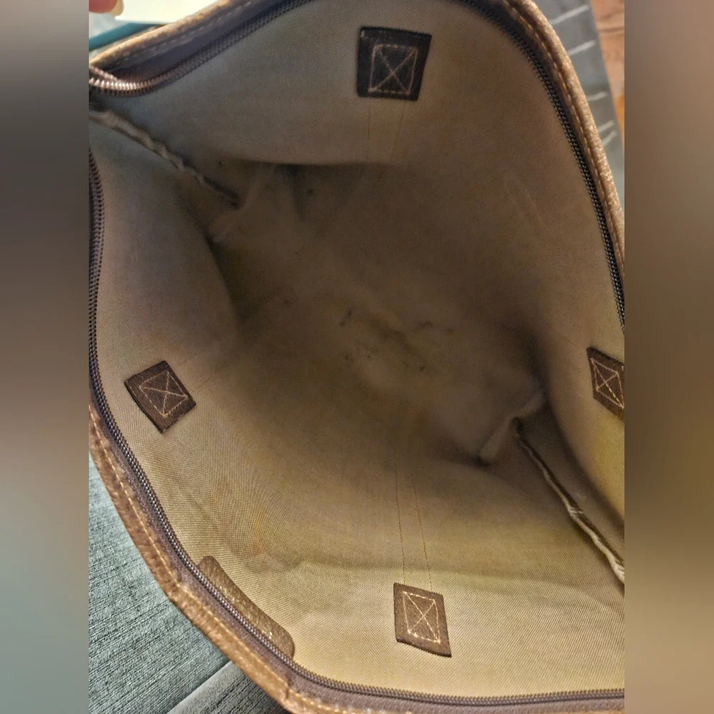 SOLD Gucci GG Supreme Tote Large - Picture 11 of 13